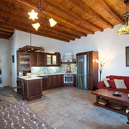 Evita Hotel Alikí