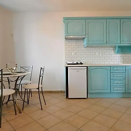 Evita Hotel Alikí