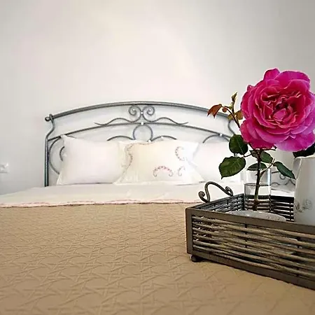 Evita 3*