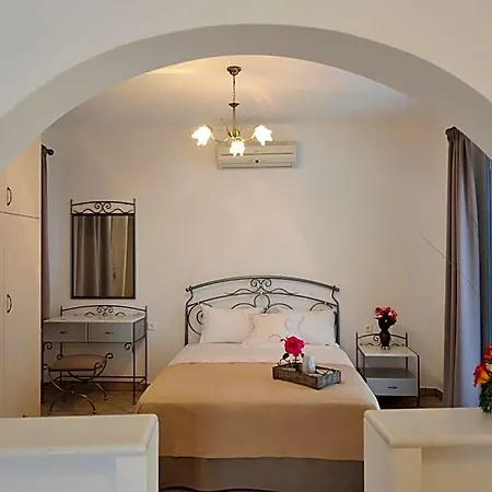 Evita Hotel Alikí